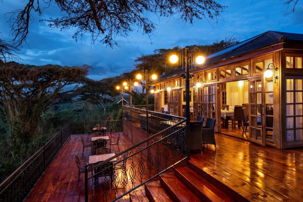 Lions Paw Lodge 6 Days Luxury Safari